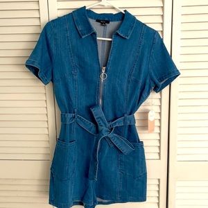 Romper.stretch & one pocket on each side.Romper